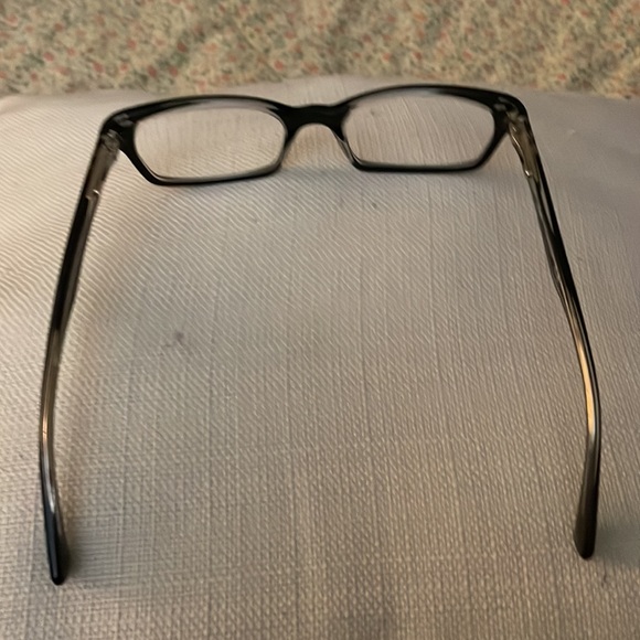 Ray-Ban Sunglasses 🕶 - Picture 6 of 8